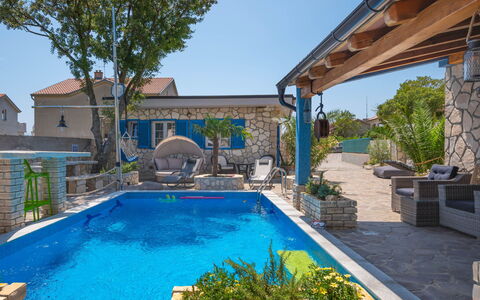 Lea Lana: Water, Plant, Sky, Property, Swimming Pool, Blue, Azure, Tree, Building, Shade