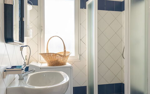 Villetta Laura: Bathroom, Room, Property, Plumbing Fixture, Tile, Interior Design, Bathroom Accessory, Architecture, Material Property, Bathroom Cabinet