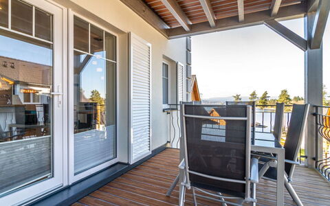 Accommodation:&nbsp;Lakeside Village 6 10.6