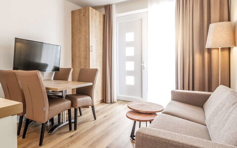 Accommodation:&nbsp;Lakeside Village 3 10.3