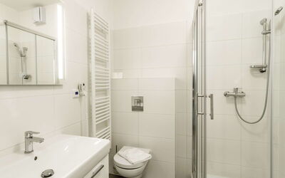 Accommodation:&nbsp;Lakeside Village 3 10.3