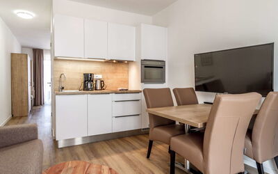 Accommodation:&nbsp;Lakeside Village 3 10.3
