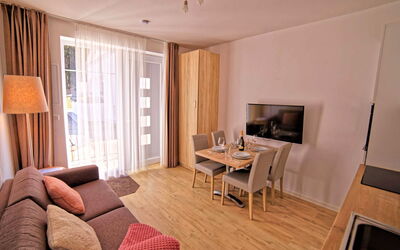 Accommodation:&nbsp;Lakeside Village 5 10.5