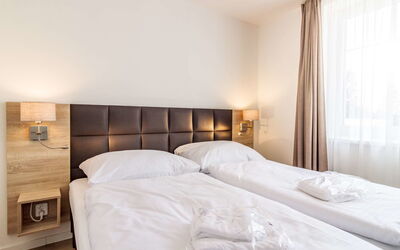Accommodation:&nbsp;Lakeside Village 9 10.2
