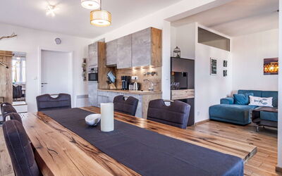 Accommodation:&nbsp;Lakeside Village 6 10.6