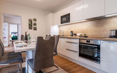 Accommodation:&nbsp;Lakeside Village 22 10.10
