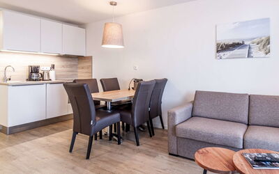 Accommodation:&nbsp;Lakeside Village 8 10.8