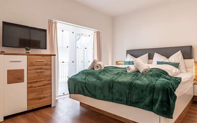 Accommodation:&nbsp;Lakeside Village 22 10.10