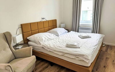 Accommodation:&nbsp;Lakeside Village 18 10.11