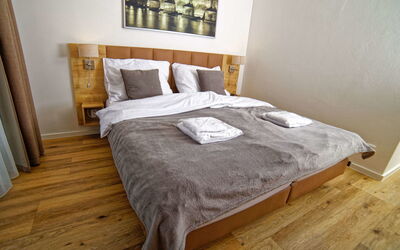 Accommodation:&nbsp;Lakeside Village 3 10.3