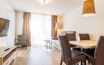 Accommodation:&nbsp;Lakeside Village 9 10.2