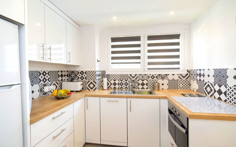 Calpe Calp 262: Countertop, Property, Room, Furniture, Kitchen, Cabinetry, Interior Design, Real Estate, Yellow, Building