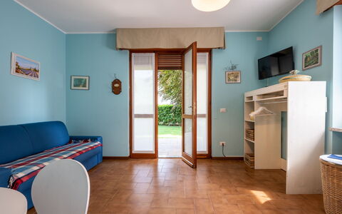 Les Maisons della Fattoria: Sky, Plant, Building, Daytime, Property, Window, Tree, Architecture, Urban Design, Leisure