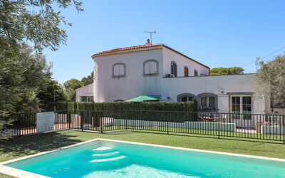Les Issambres 164: Property, House, Swimming Pool, Building, Real Estate, Villa, Architecture, Residential Area, Vacation, Home