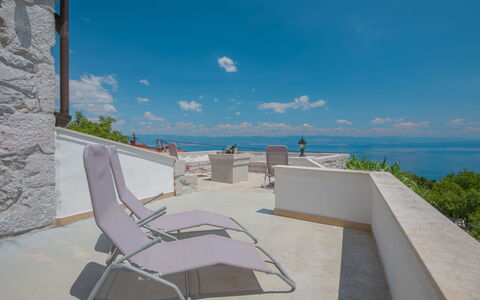 San Martino i: Property, Architecture, Sky, House, Design, Sport Venue, Room, Real Estate, Home, Concrete