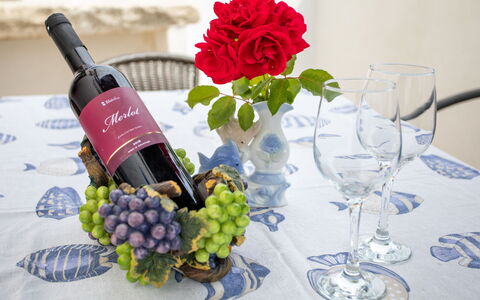 San Martino Ii: Flower, Plant, Table, Drinkware, Tableware, Bottle, Stemware, Wine, Wine Glass, Glass Bottle