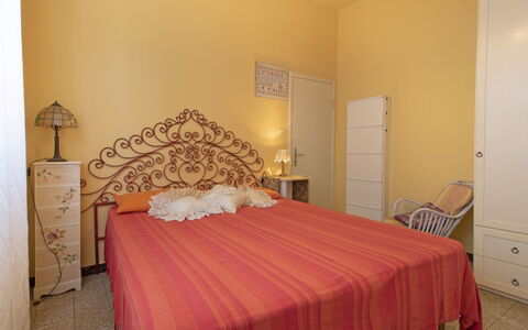 Sandra: Bedroom, Bed, Furniture, Room, Property, Bed Sheet, Bedding, Bed Frame, Floor, Wall