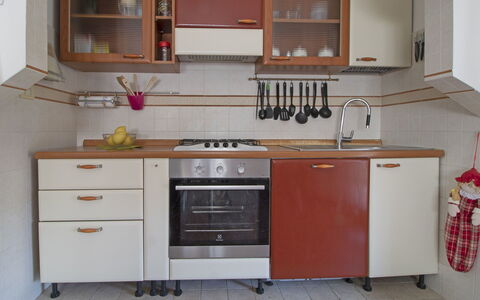 Sandra: Cabinetry, Kitchen, Furniture, Room, Countertop, Property, Kitchen Stove, Major Appliance, Interior Design, Tile