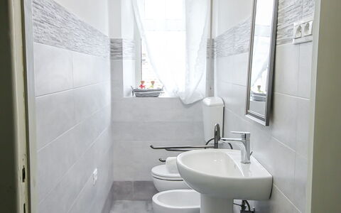 Sandra: Mirror, Tap, Plumbing Fixture, Sink, Bathroom Sink, Property, Window, Bathroom, Purple, Building