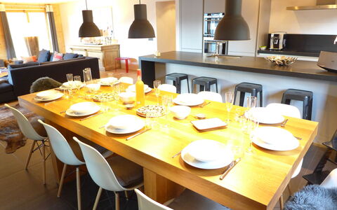 Crans-Montana 643: Room, Yellow, Table, Property, Dining Room, Furniture, Interior Design, Brunch, Restaurant, Lighting