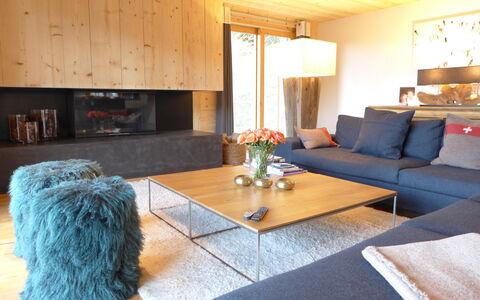 Crans-Montana 643: Furniture, Room, Living Room, Property, Interior Design, Table, Coffee Table, House, Home, Floor