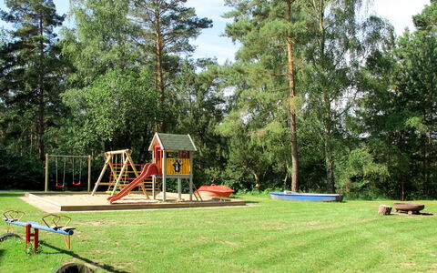 Möwennest: Playground, Public Space, Swing, Outdoor Play Equipment, Grass, Backyard, Human Settlement, Tree, Leisure, Yard