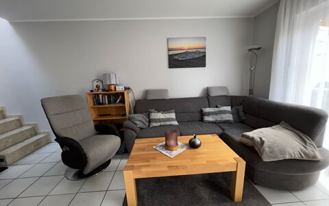 Möwennest: Table, Furniture, Couch, Picture Frame, Comfort, Wood, Studio Couch, Interior Design, Living Room, Flooring