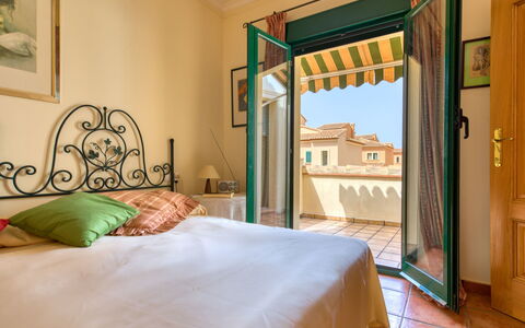Jardines del Mar: Bedroom, Bed, Room, Furniture, Bed Sheet, Property, Bed Frame, Interior Design, Wall, Building