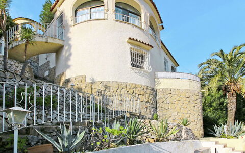 Ebi: Property, House, Real Estate, Architecture, Building, Wall, Residential Area, Home, Estate, Facade