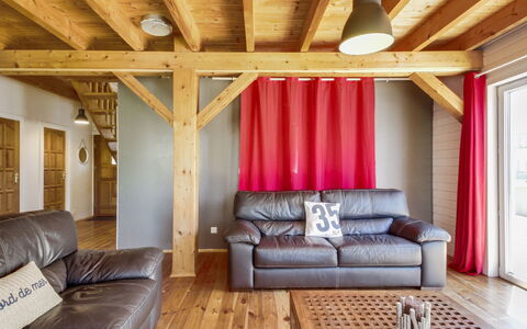 Pen-Guen: Couch, Furniture, Table, Wood, Building, Lighting, Comfort, Interior Design, Living Room, Tree