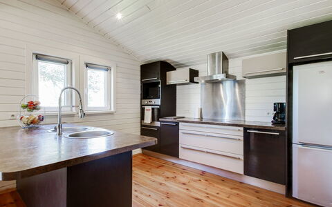 Pen-Guen: Countertop, Cabinetry, Kitchen Sink, Property, Sink, Tap, Furniture, Kitchen, Houseplant, Kitchen Appliance