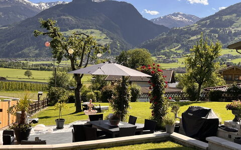 Rosalie: Garden, Mountain Range, Flowerpot, Lawn, Shade, Chair, Valley, Landscaping, Yard