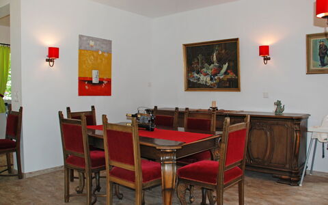 Castro 150: Room, Dining Room, Property, Furniture, Building, Kitchen & Dining Room Table, Table, Interior Design, House, Restaurant