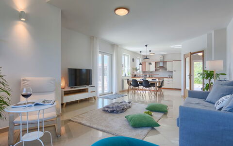 Eugen: Living Room, Room, Furniture, Interior Design, Property, Building, Green, Coffee Table, House, Table