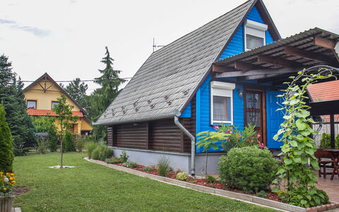 Blue: Plant, Sky, Cloud, Building, Window, House, Tree, Land Lot, Neighbourhood, Wood