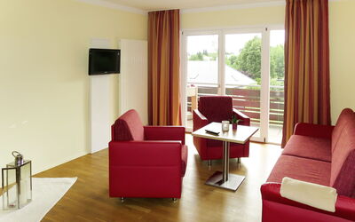 Bukenberger (Fds101) 601.2: Room, Furniture, Living Room, Interior Design, Property, Building, Floor, Suite, House, Curtain