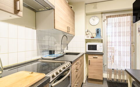Artéthys: Kitchen Sink, Cabinetry, Sink, Property, Countertop, Tap, Kitchen Stove, Kitchen, Wood, Plumbing Fixture