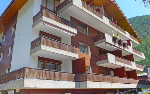 Monazit: Building, Property, Apartment, Architecture, Residential Area, House, Real Estate, Balcony, Mixed-Use, Facade