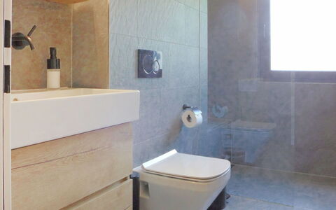 Monazit: Bathroom, Property, Room, Tile, Wall, Floor, Plumbing Fixture, Architecture, Interior Design, Tap