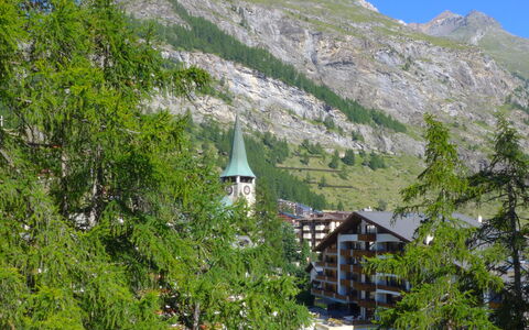 Monazit: Mountainous Landforms, Mountain, Vegetation, Mountain Range, Mountain Village, Alps, Hill Station, Wilderness, Tree, Nature Reserve