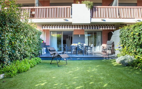 Le Marbeau: Plant, Property, Building, Chair, Porch, Outdoor Furniture, Window, Leisure, Grass, Shade