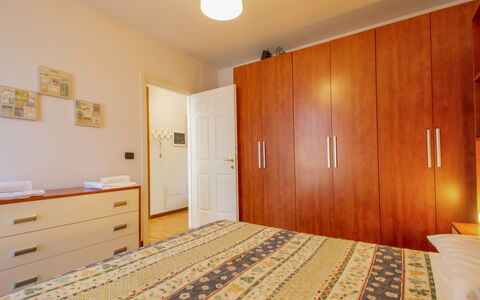 La Rondine (Luu280): Property, Wood, Interior Design, Orange, Building, Floor, Flooring, Cabinetry, Door