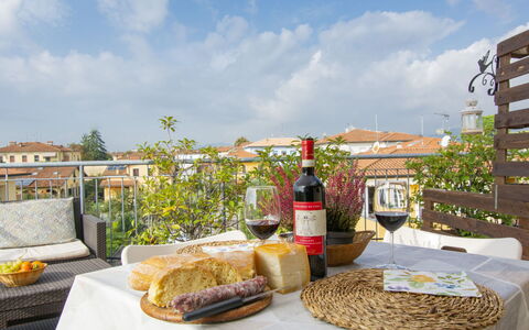 La Rondine (Luu280): Food, Table, Cloud, Sky, Property, Plant, Tableware, Bottle, Flower, Window