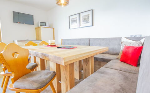 Fügen 450: Room, Furniture, Property, Table, Interior Design, Yellow, Building, Floor, Chair, Dining Room