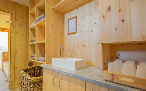 Fügen 450: Cabinetry, Property, Wood, Building, Kitchen, Countertop, Interior Design, Architecture, Flooring, Shelving