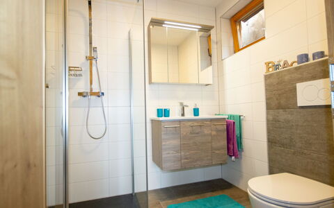 Ötz 150: Bathroom, Room, Property, Plumbing Fixture, Building, Architecture, Interior Design, House, Real Estate, Tile