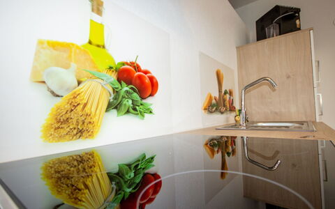 Ötz 150: Food, Tap, Cabinetry, Countertop, Plumbing Fixture, Dishware, Orange, Interior Design, Sink, Yellow