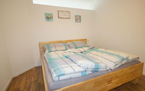 Ötz 150: Bedroom, Bed, Furniture, Room, Property, Bed Frame, Floor, Bed Sheet, Bedding, Mattress
