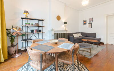 Kreef 450.2: Property, Room, Furniture, Interior Design, Floor, Building, Table, Living Room, House, Real Estate