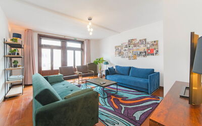 Kreef 450.1: Living Room, Furniture, Room, Property, Interior Design, Building, Real Estate, House, Floor, Table
